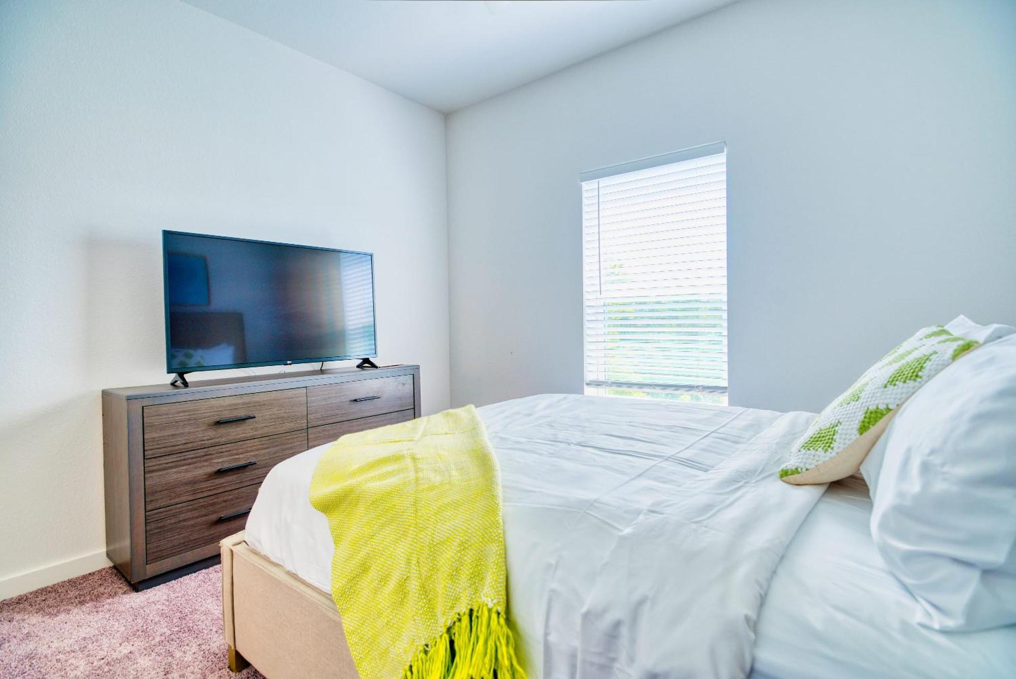 Deluxe One Bedroom Apartment เกนส์วิลล์ ภายนอก รูปภาพ