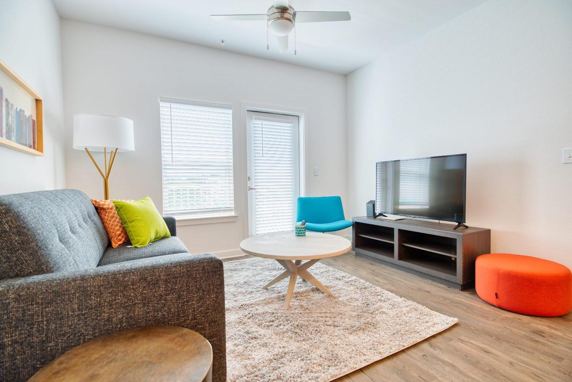 Deluxe One Bedroom Apartment เกนส์วิลล์ ภายนอก รูปภาพ